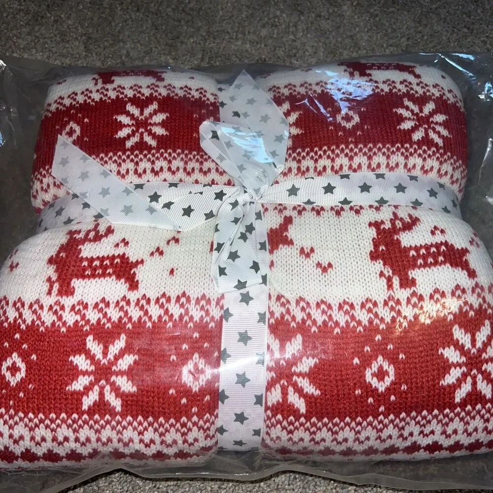 NIP Victoria’s Secret Pink Sherpa Sweater Blanket  Deer Snowflake Red Off/White